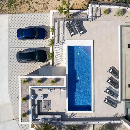 Luxury Hedonia Villa *