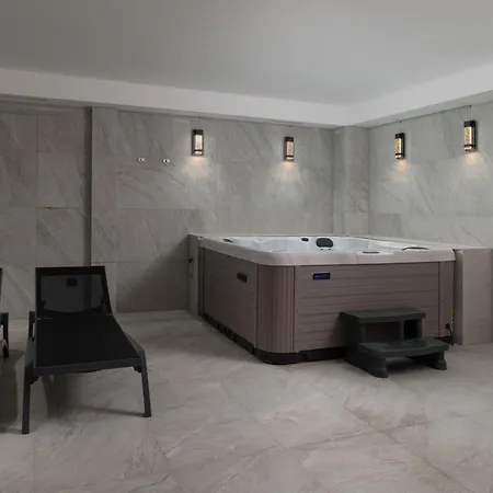 Luxury Hedonia Villa *